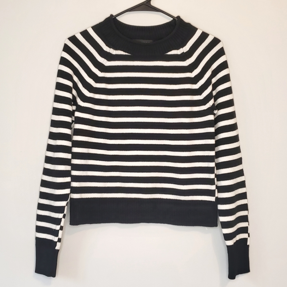 Women's Bannana Republic Black & White Stripe Sweater Size Small